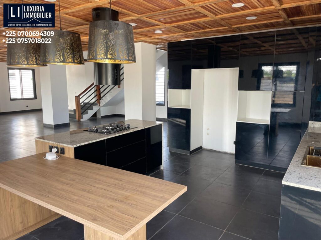 VILLA DUPLEX 10 PIÈCES À BINGERVILLE ANAN image 2