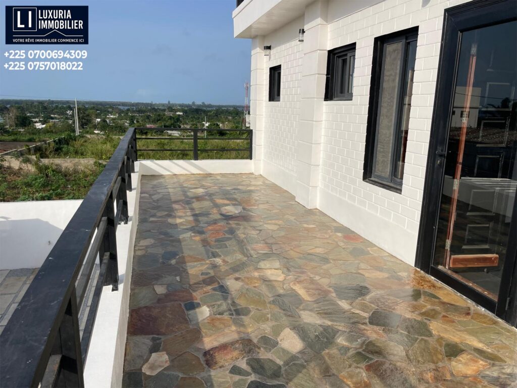 VILLA DUPLEX 10 PIÈCES À BINGERVILLE ANAN image 4