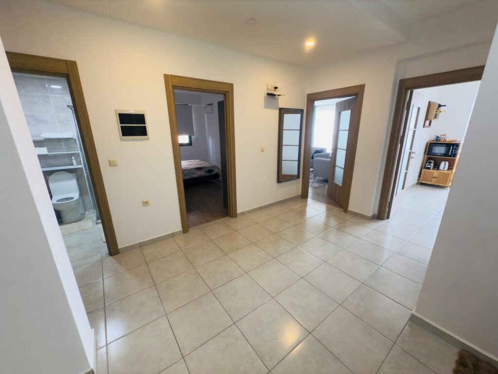 Appartement Meublé 4 Pièces à Marcory Zone 4 image 3