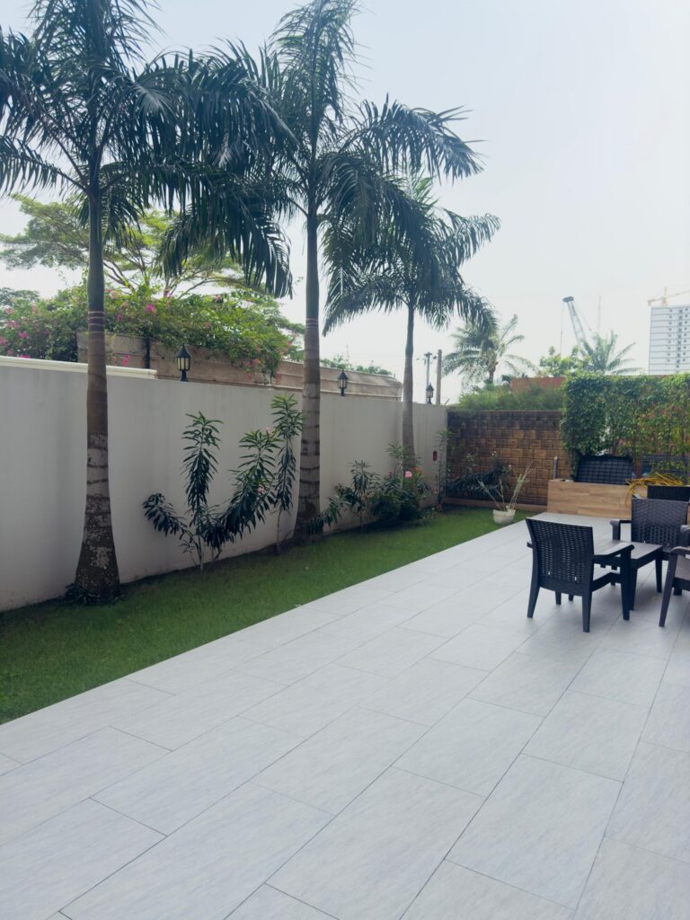 Appartement Meublé 4 Pièces à Marcory Zone 4 image 2